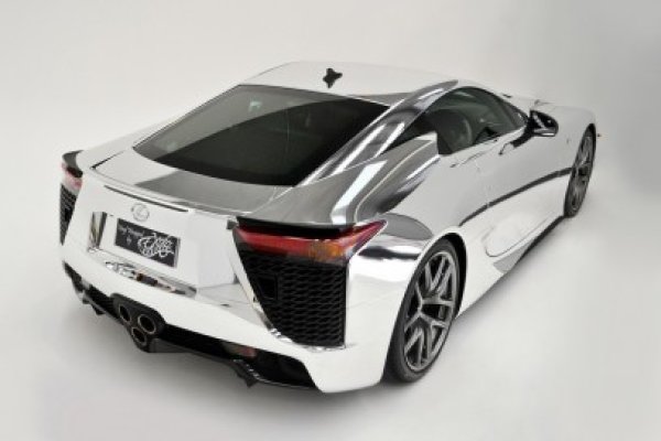 Lexus de 375 de mii de euro, variantă cromată